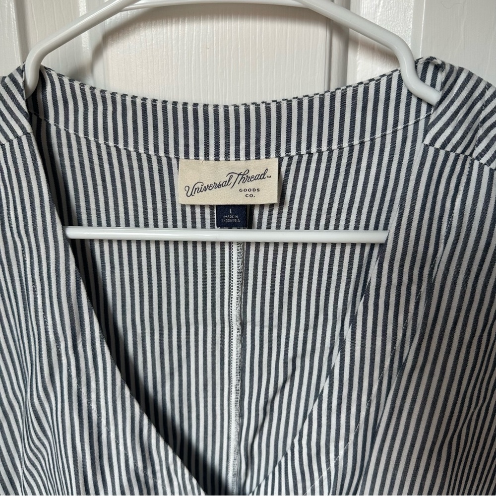 Universal Thread Top Size: L - Picture 4 of 5
